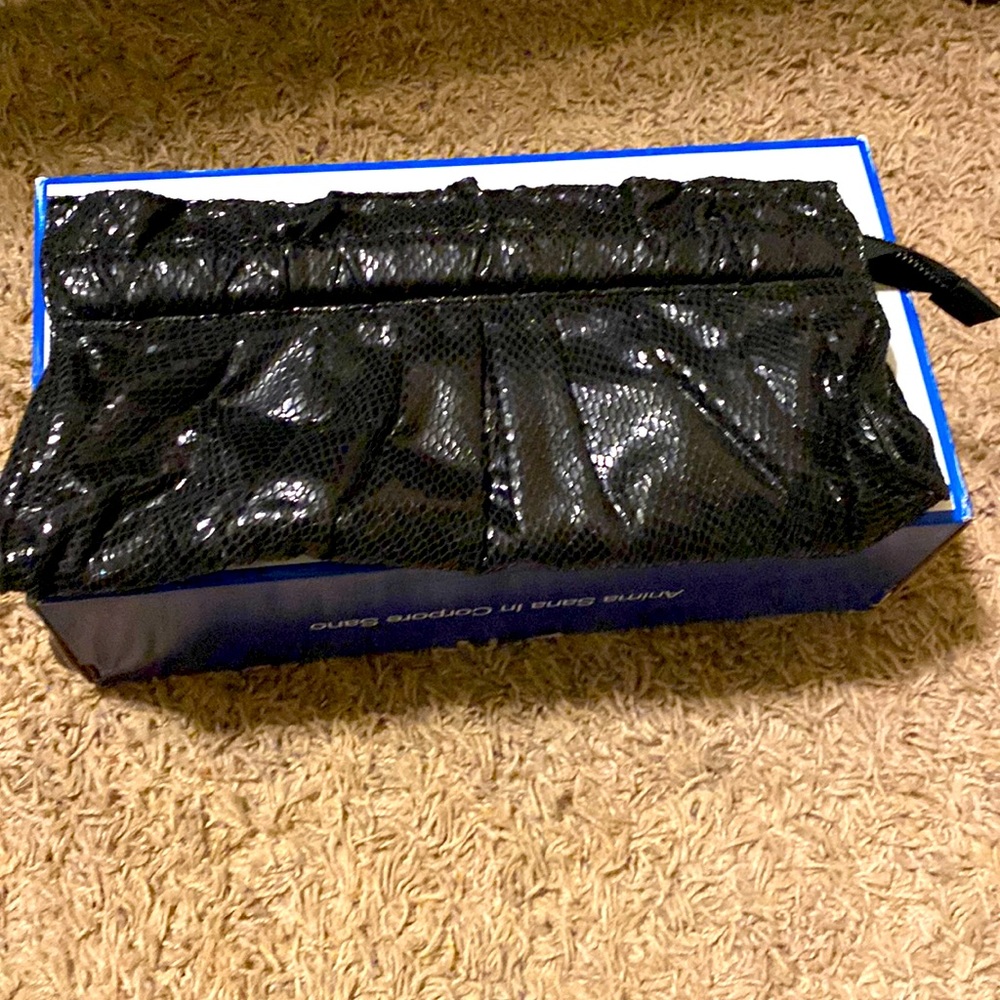 Black clutch